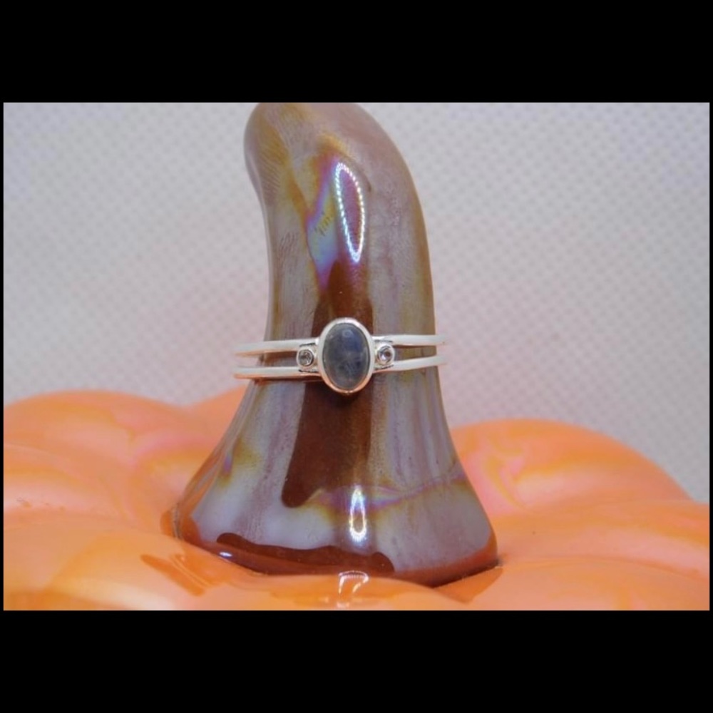 Lovely Sterling Silver Labradorite Ring - Picture 3 of 3